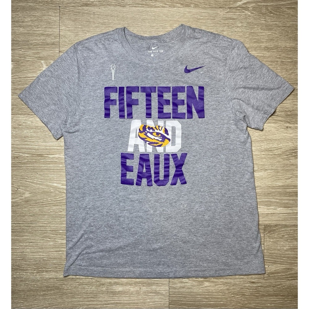 Men Size MEDIUM Nike Undefeated LSU Tigers National Champions 15-0 T-Shirt 2019 - Picture 2 of 10
